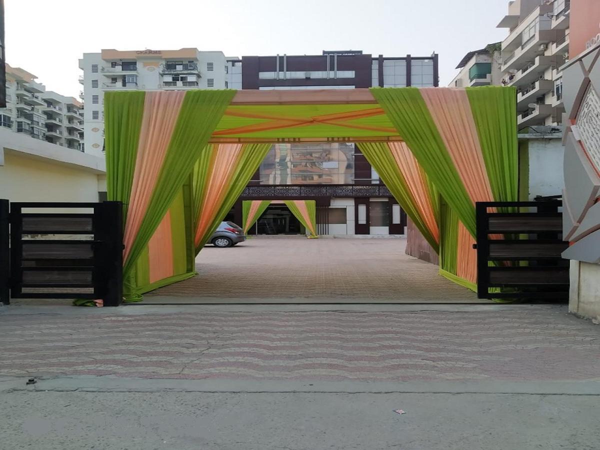 Genx Le Crescent Ghaziabad Hotell Exteriör bild