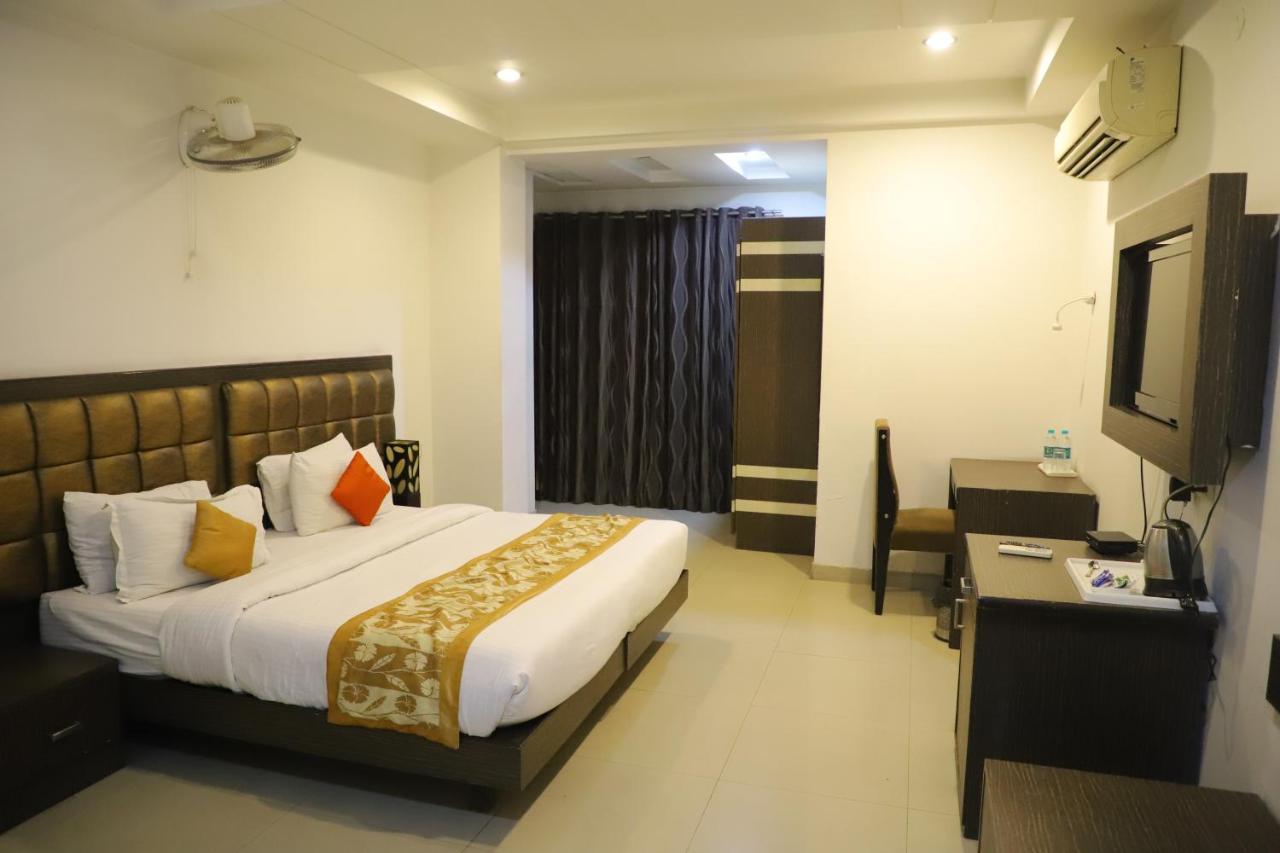 Genx Le Crescent Ghaziabad Hotell Exteriör bild