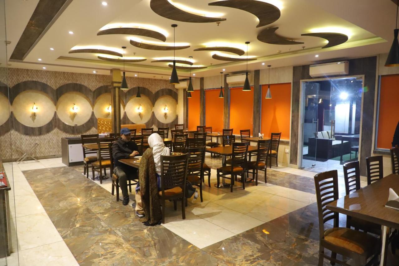 Genx Le Crescent Ghaziabad Hotell Exteriör bild