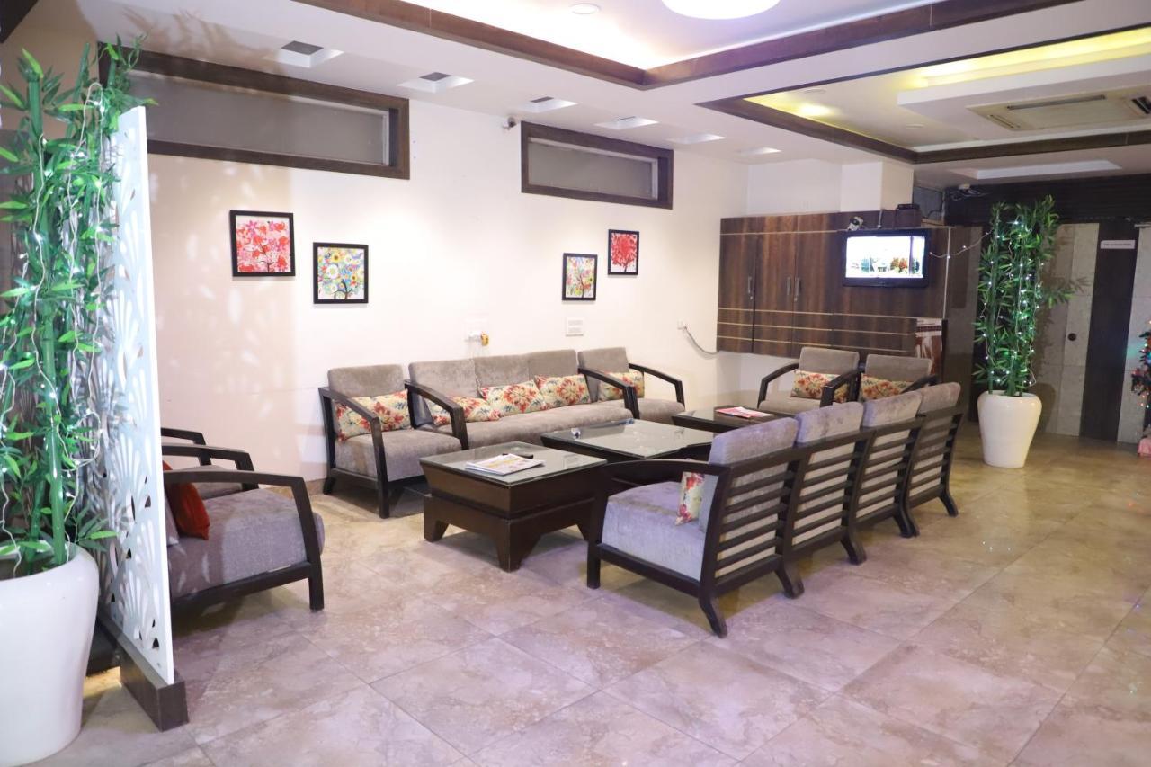 Genx Le Crescent Ghaziabad Hotell Exteriör bild
