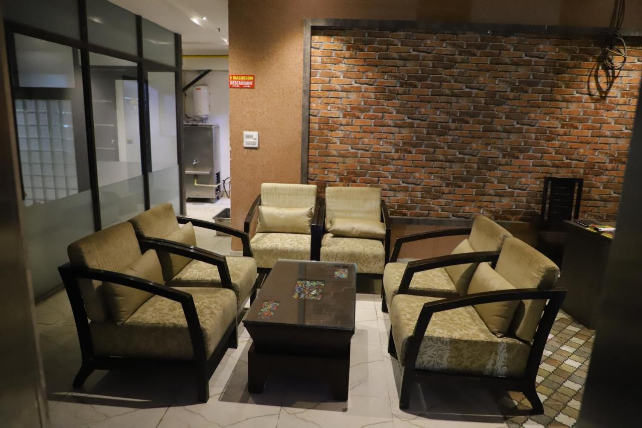 Genx Le Crescent Ghaziabad Hotell Exteriör bild