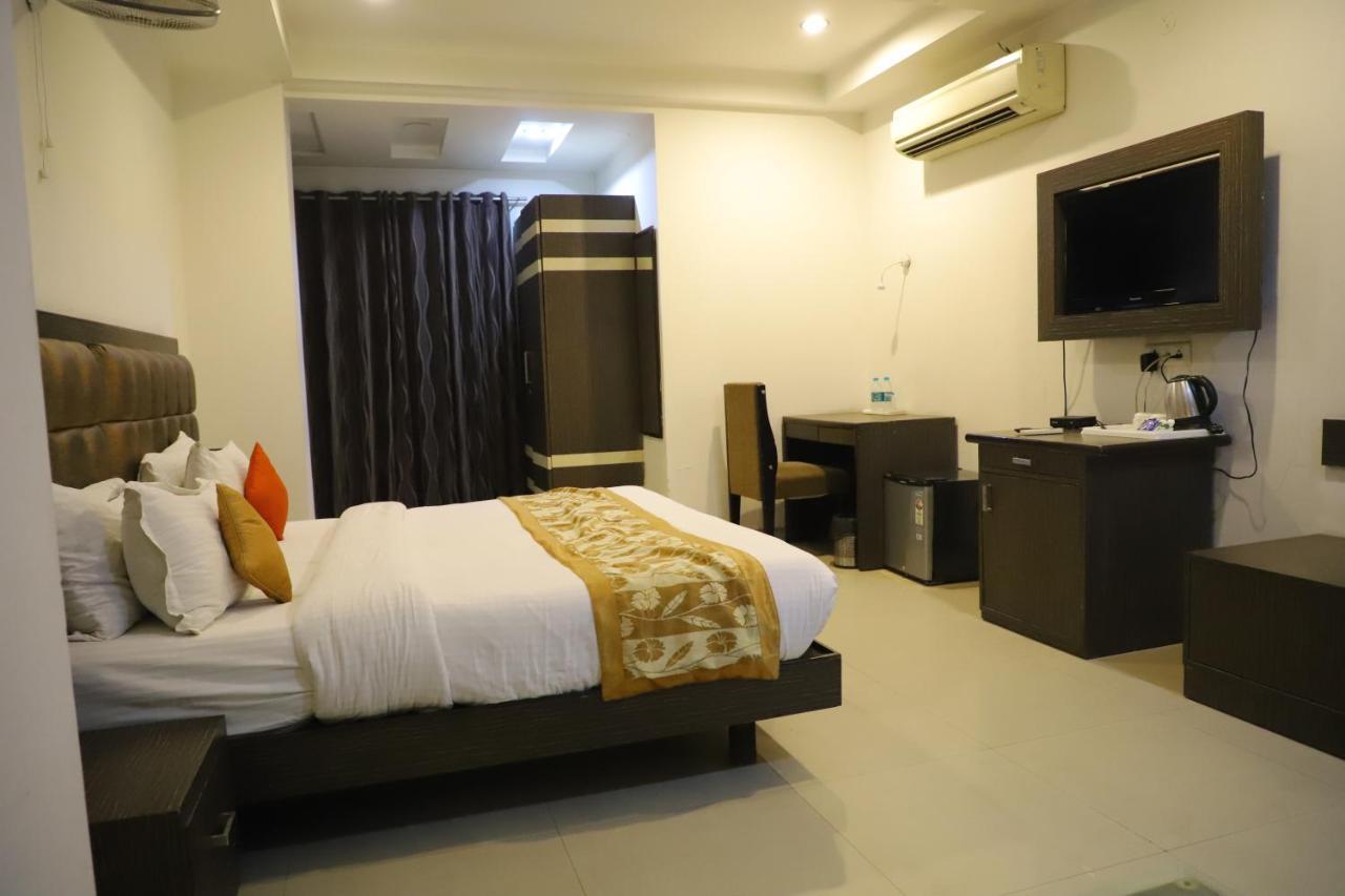 Genx Le Crescent Ghaziabad Hotell Exteriör bild