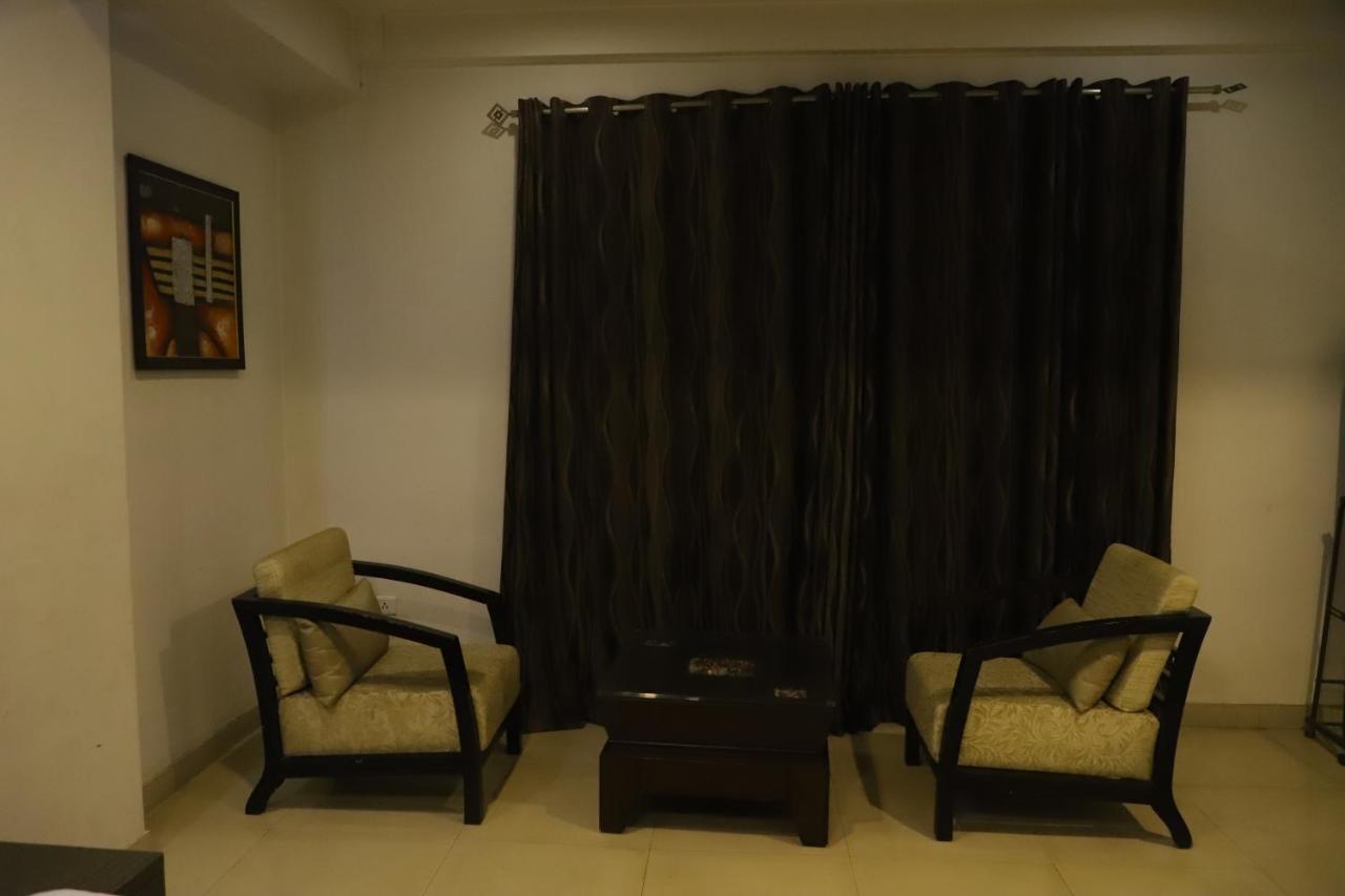 Genx Le Crescent Ghaziabad Hotell Exteriör bild
