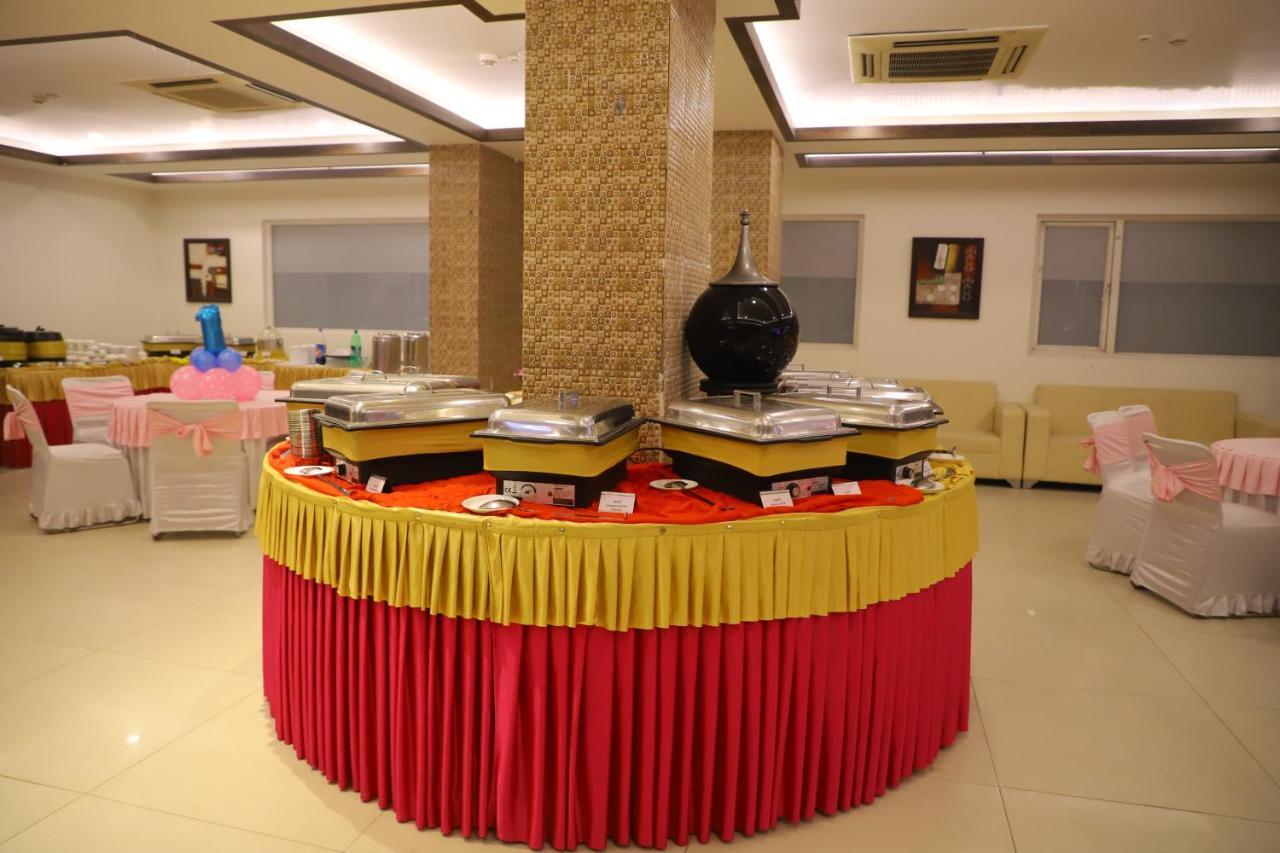 Genx Le Crescent Ghaziabad Hotell Exteriör bild