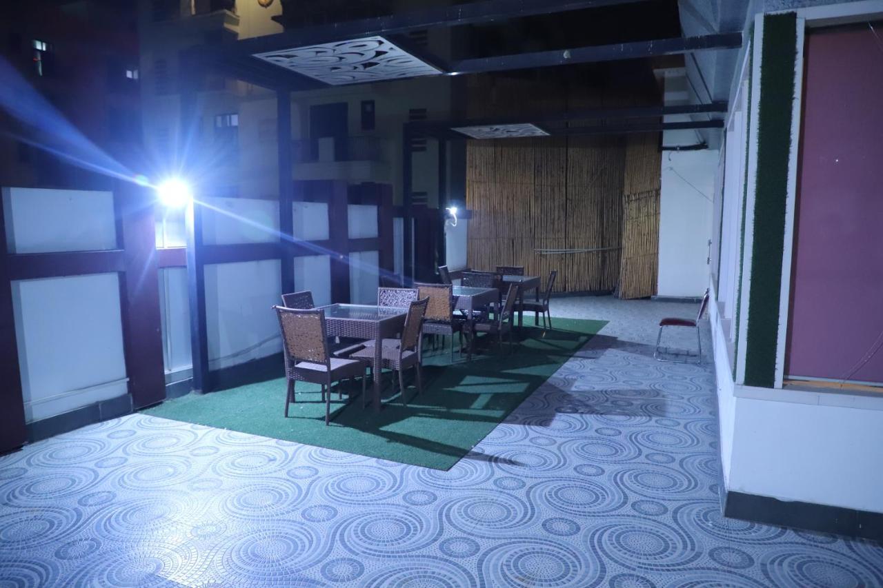 Genx Le Crescent Ghaziabad Hotell Exteriör bild