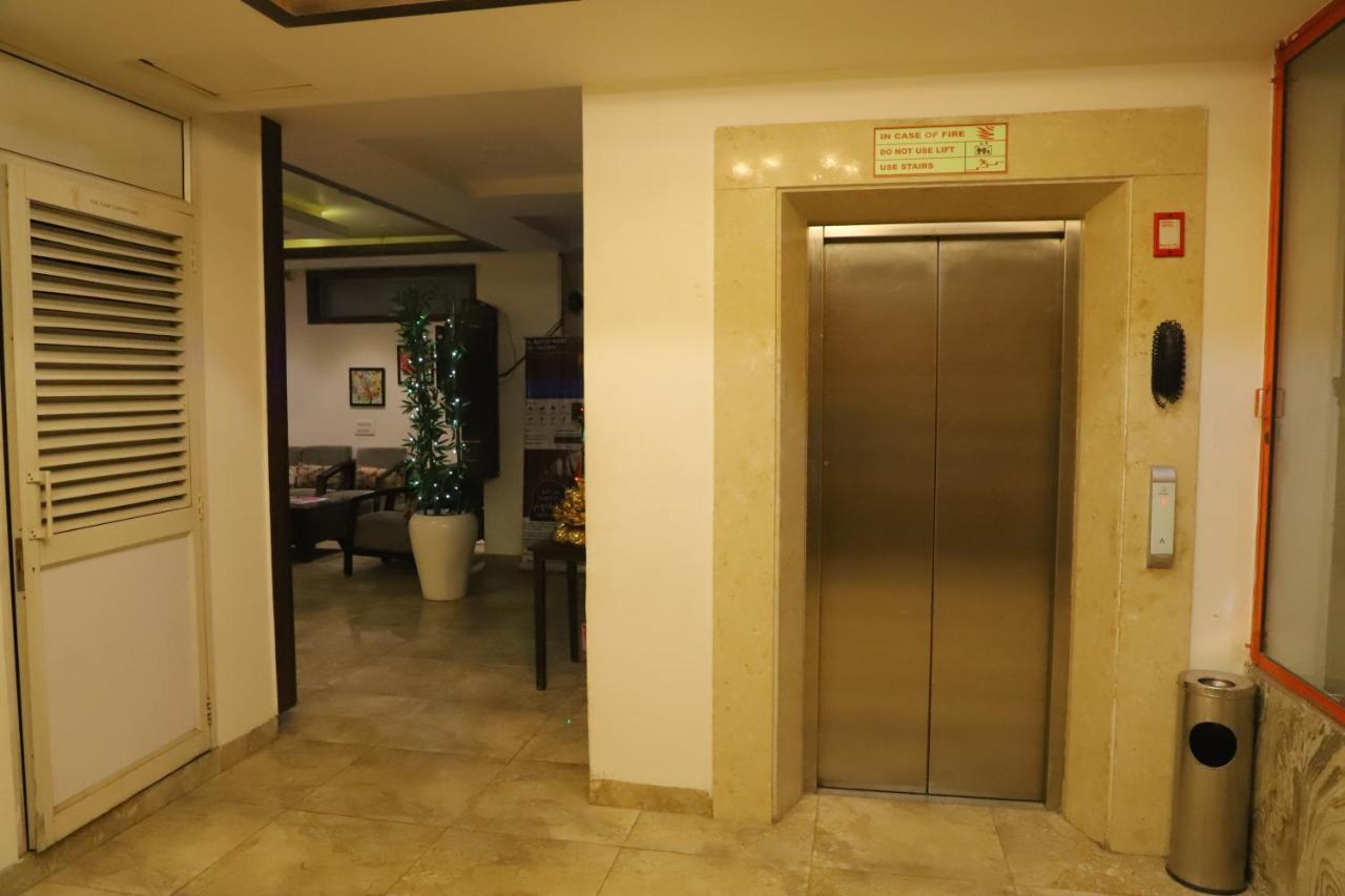 Genx Le Crescent Ghaziabad Hotell Exteriör bild