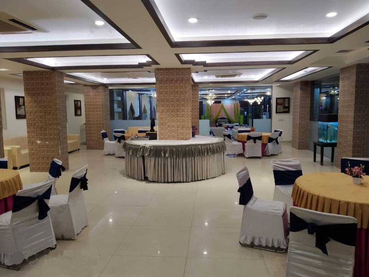 Genx Le Crescent Ghaziabad Hotell Exteriör bild