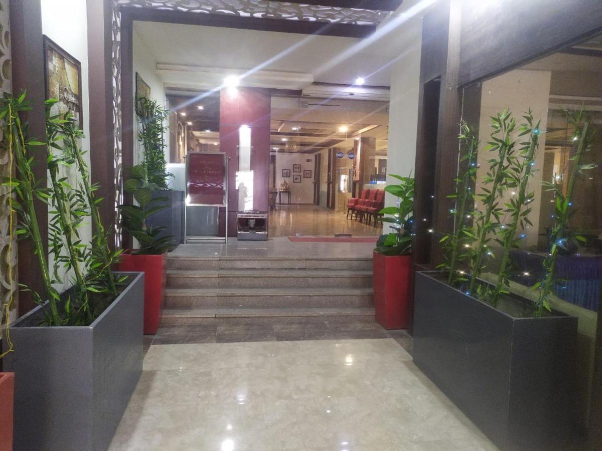Genx Le Crescent Ghaziabad Hotell Exteriör bild