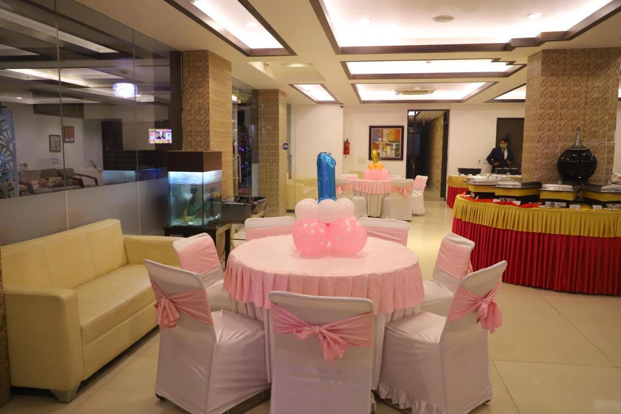 Genx Le Crescent Ghaziabad Hotell Exteriör bild