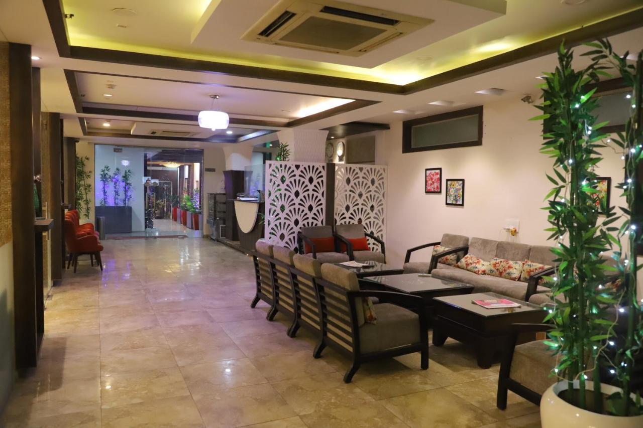 Genx Le Crescent Ghaziabad Hotell Exteriör bild