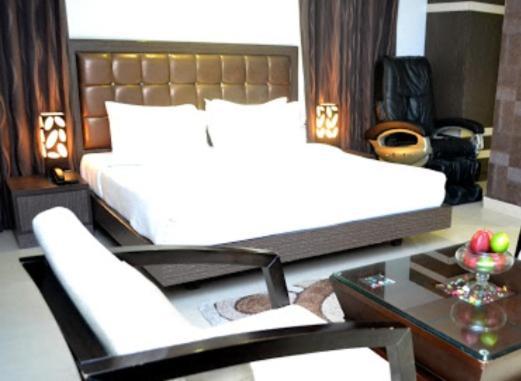 Genx Le Crescent Ghaziabad Hotell Exteriör bild