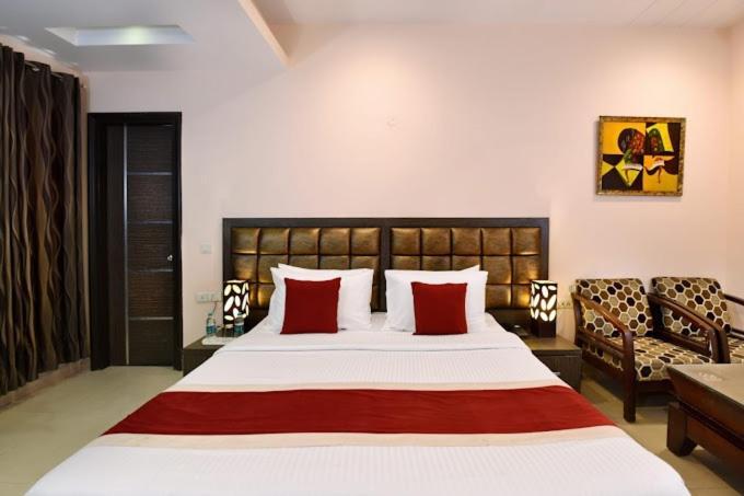 Genx Le Crescent Ghaziabad Hotell Exteriör bild