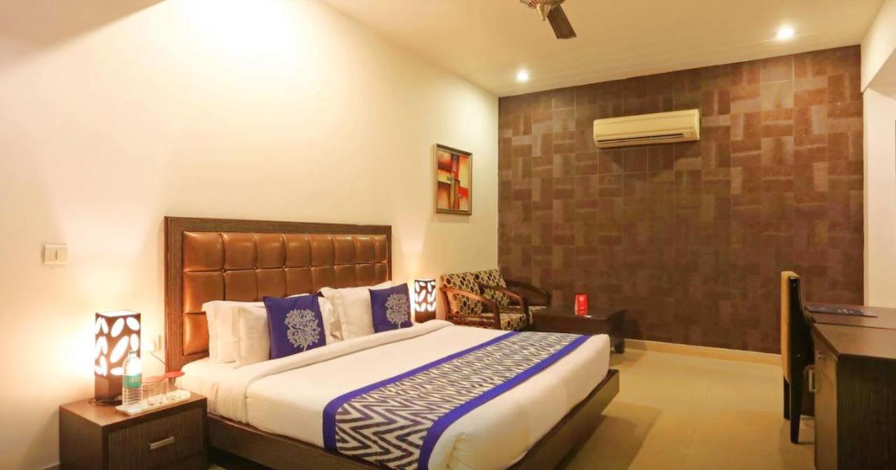 Genx Le Crescent Ghaziabad Hotell Exteriör bild