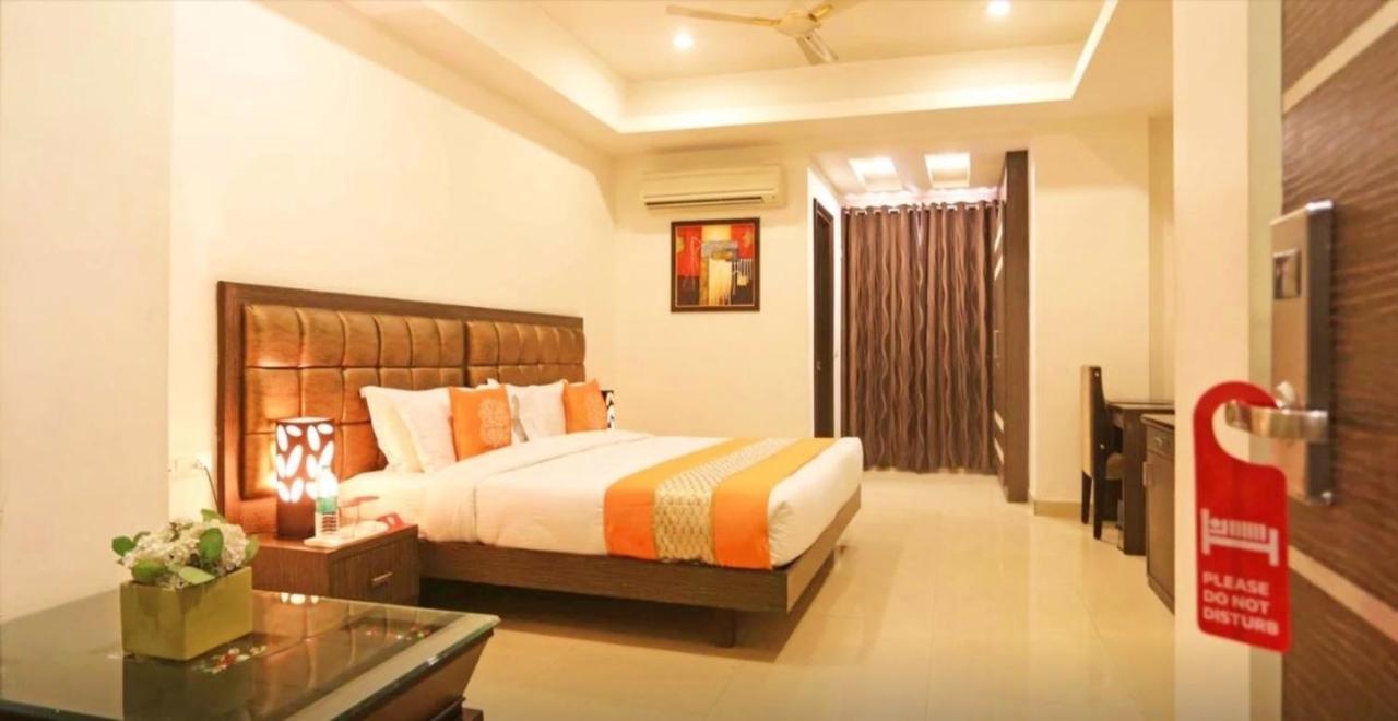 Genx Le Crescent Ghaziabad Hotell Exteriör bild