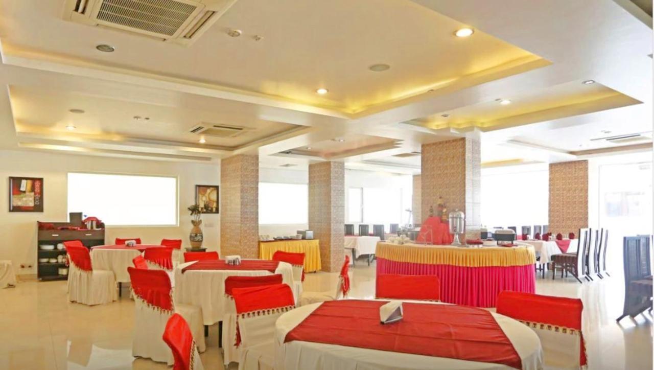 Genx Le Crescent Ghaziabad Hotell Exteriör bild