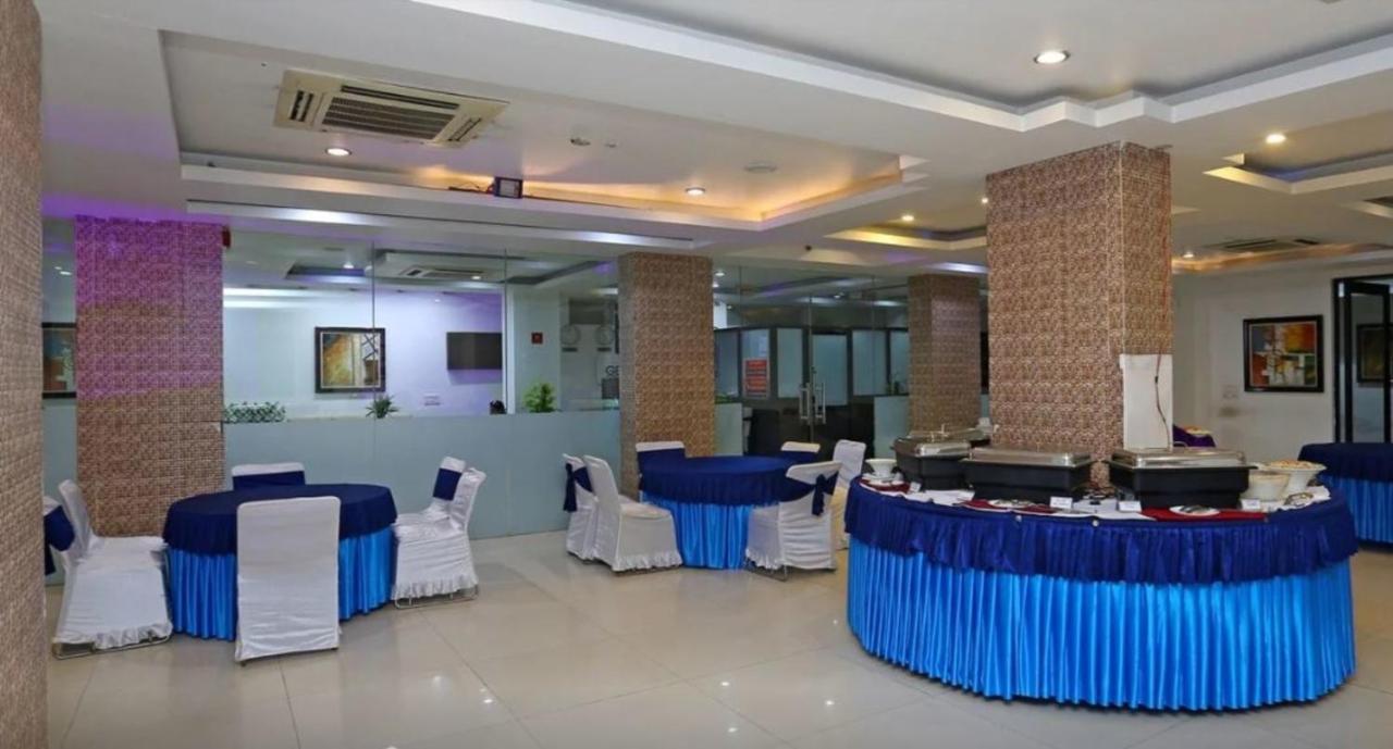 Genx Le Crescent Ghaziabad Hotell Exteriör bild
