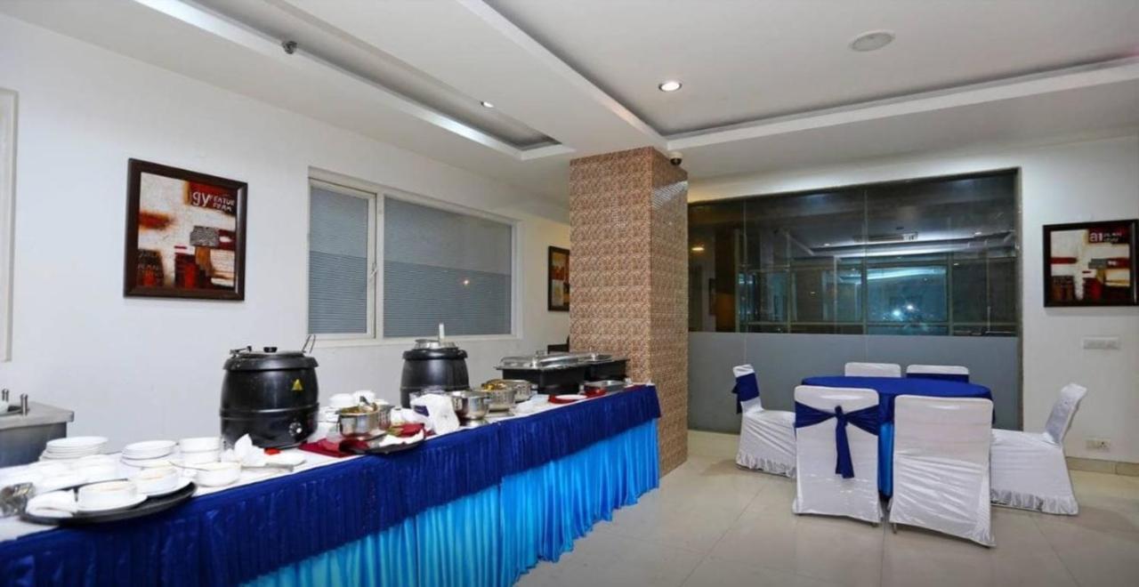 Genx Le Crescent Ghaziabad Hotell Exteriör bild