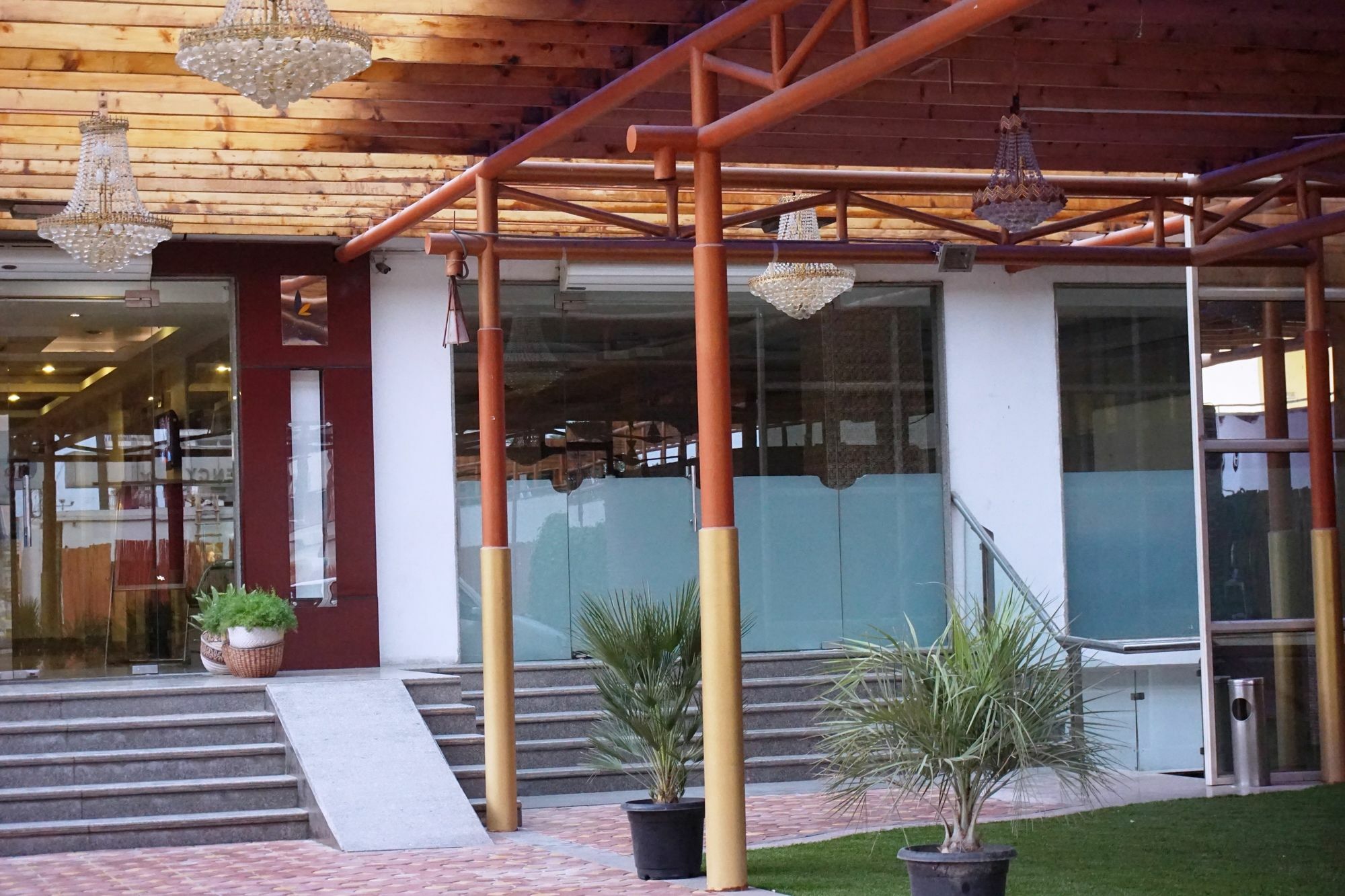 Genx Le Crescent Ghaziabad Hotell Exteriör bild