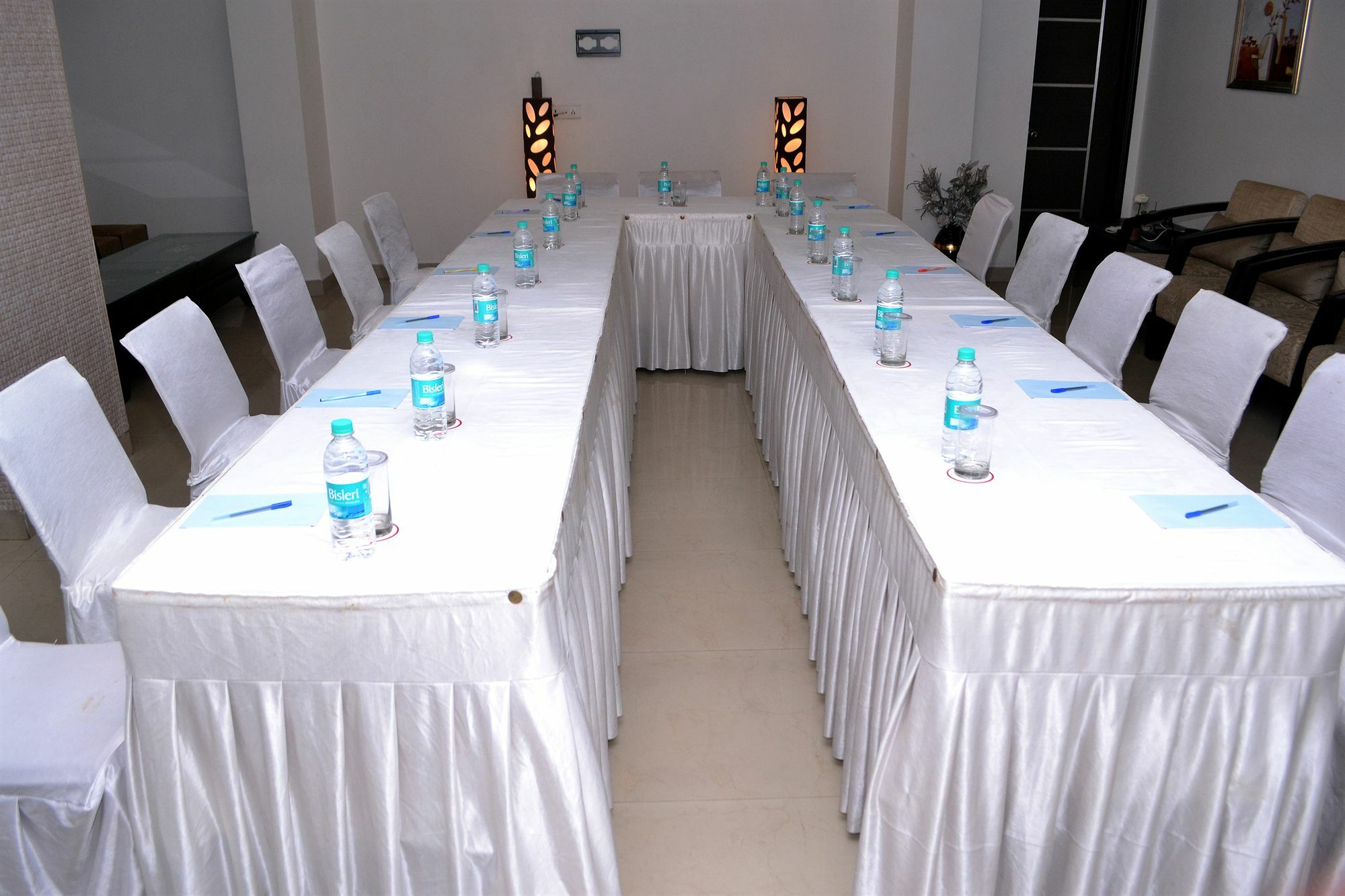 Genx Le Crescent Ghaziabad Hotell Exteriör bild