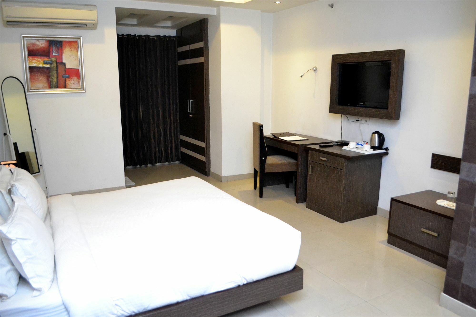 Genx Le Crescent Ghaziabad Hotell Exteriör bild
