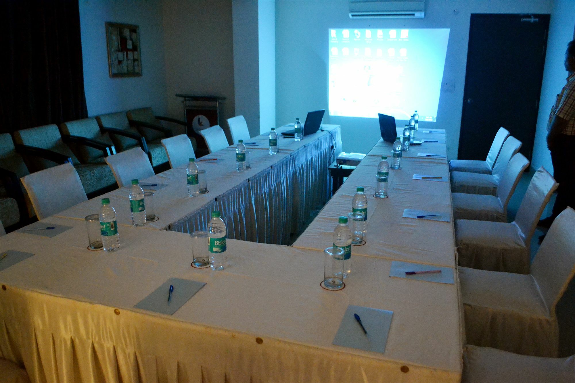 Genx Le Crescent Ghaziabad Hotell Exteriör bild