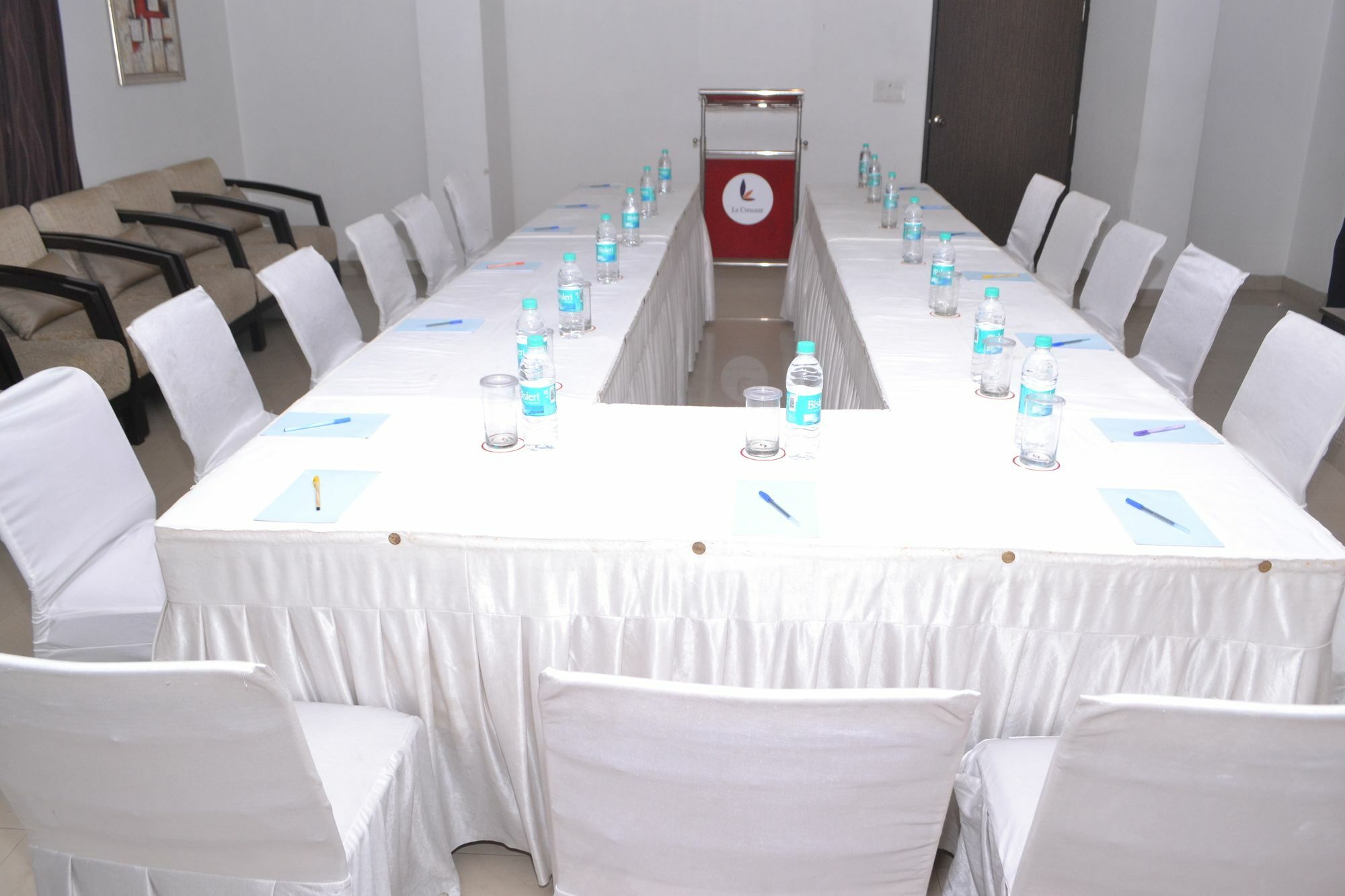 Genx Le Crescent Ghaziabad Hotell Exteriör bild